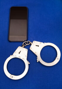 Mi hijo está detenido por culpa de su celular: Cómo probar su inocencia con un peritaje 1 01 hijo detenido celular 1